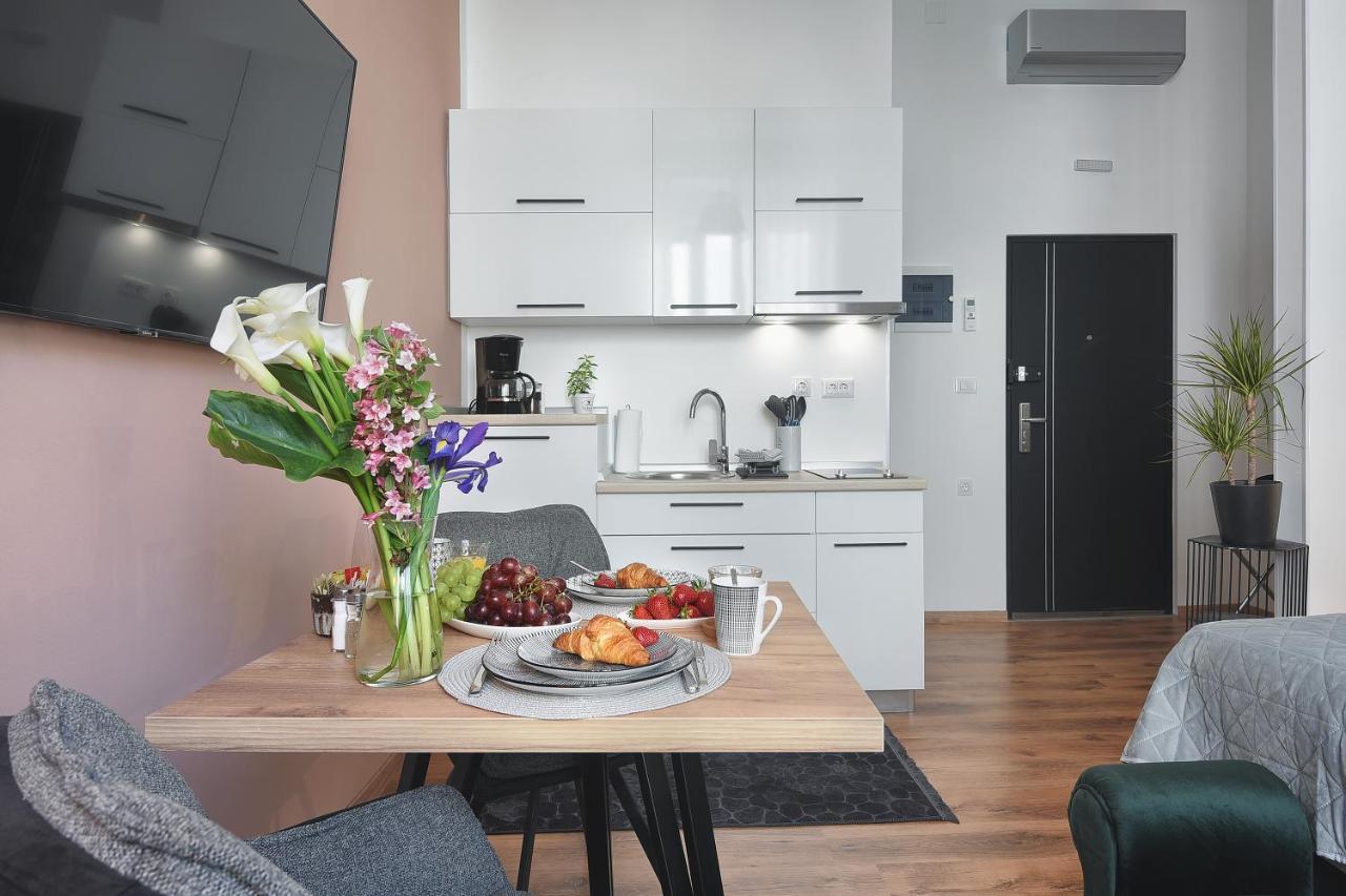 Emi Luxury Aparthotel